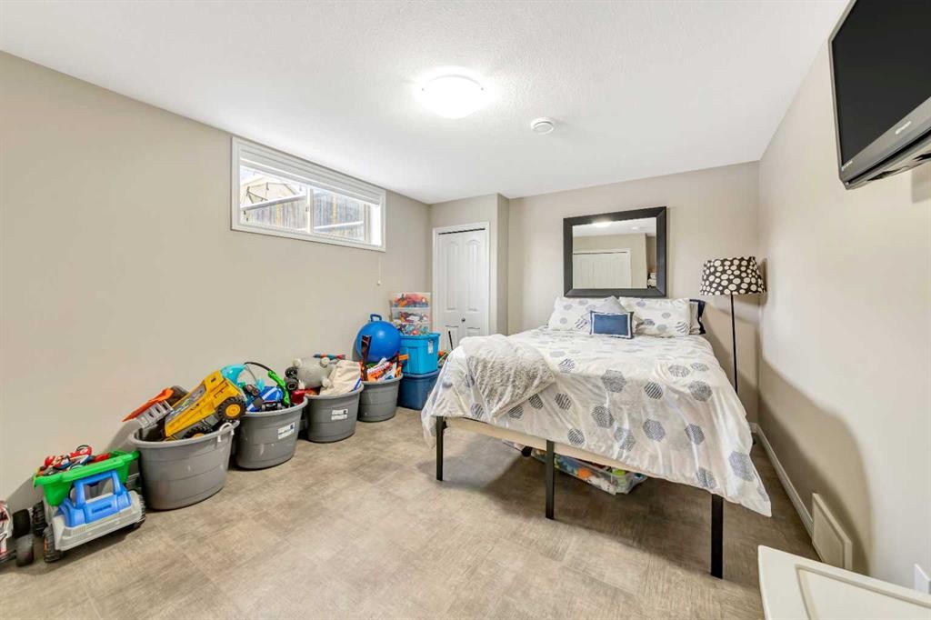 7312 35 Street, Lloydminster, AB - Indoor Photo Showing Bedroom