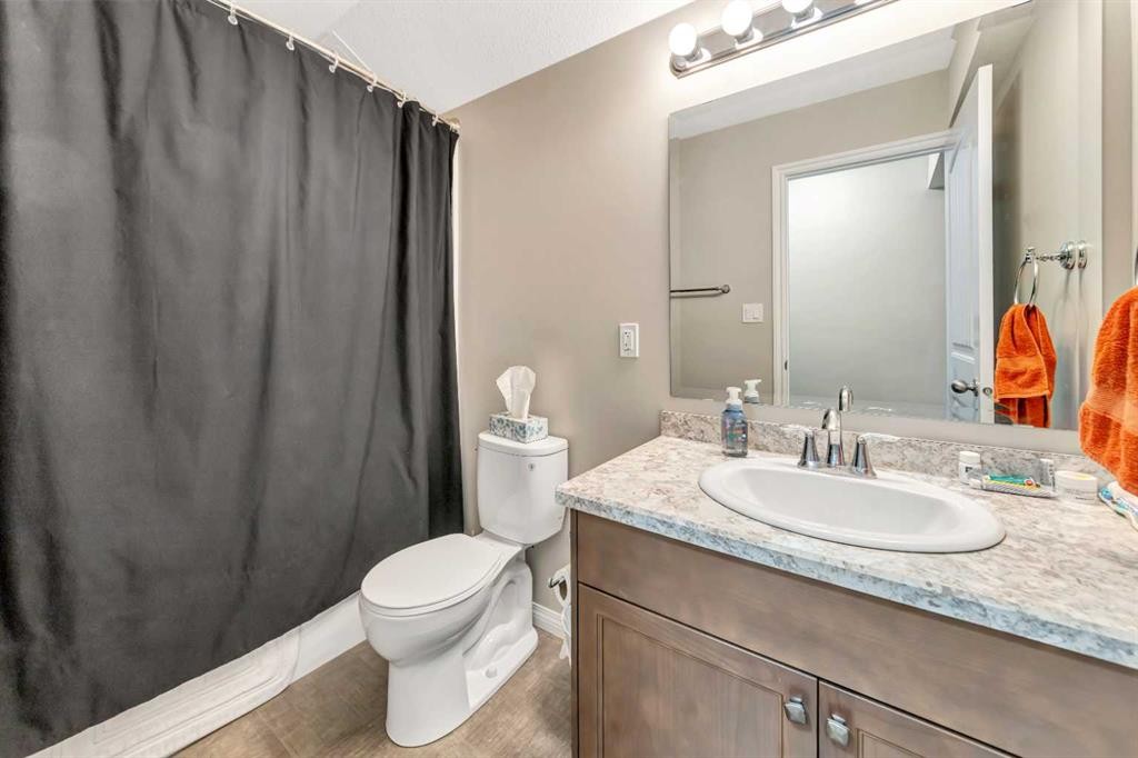 7312 35 Street, Lloydminster, AB - Indoor Photo Showing Bathroom