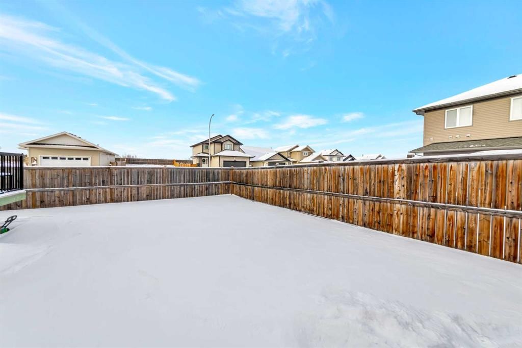 7312 35 Street, Lloydminster, AB - Outdoor