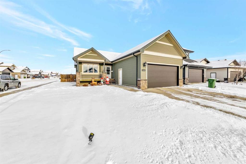 7312 35 Street, Lloydminster, AB - Outdoor