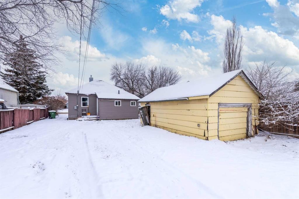 5603 50 Avenue, Lloydminster, SK - Outdoor