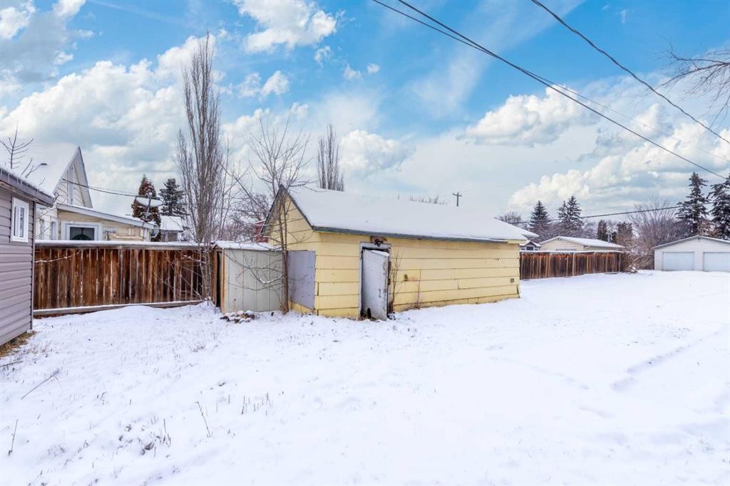 5603 50 Avenue, Lloydminster, SK - Outdoor