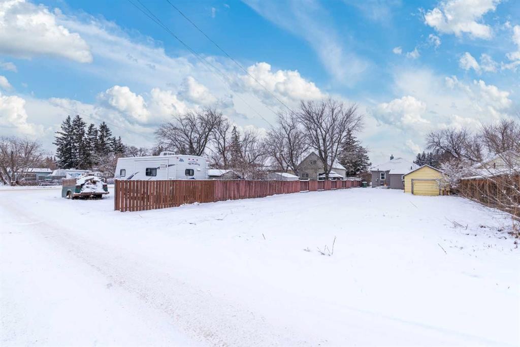 5603 50 Avenue, Lloydminster, SK - Outdoor