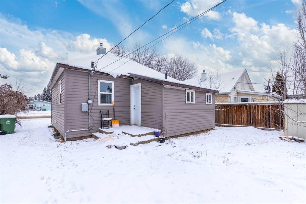 5603 50 Avenue, Lloydminster, SK - Outdoor