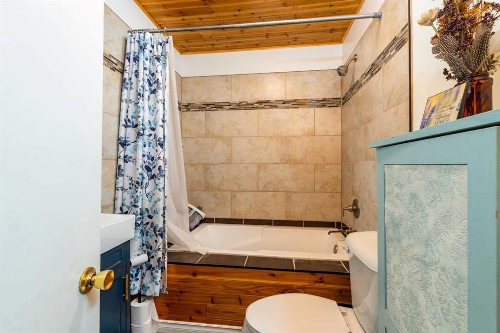 21 1 Street West, Neilburg, SK - Indoor Photo Showing Bathroom