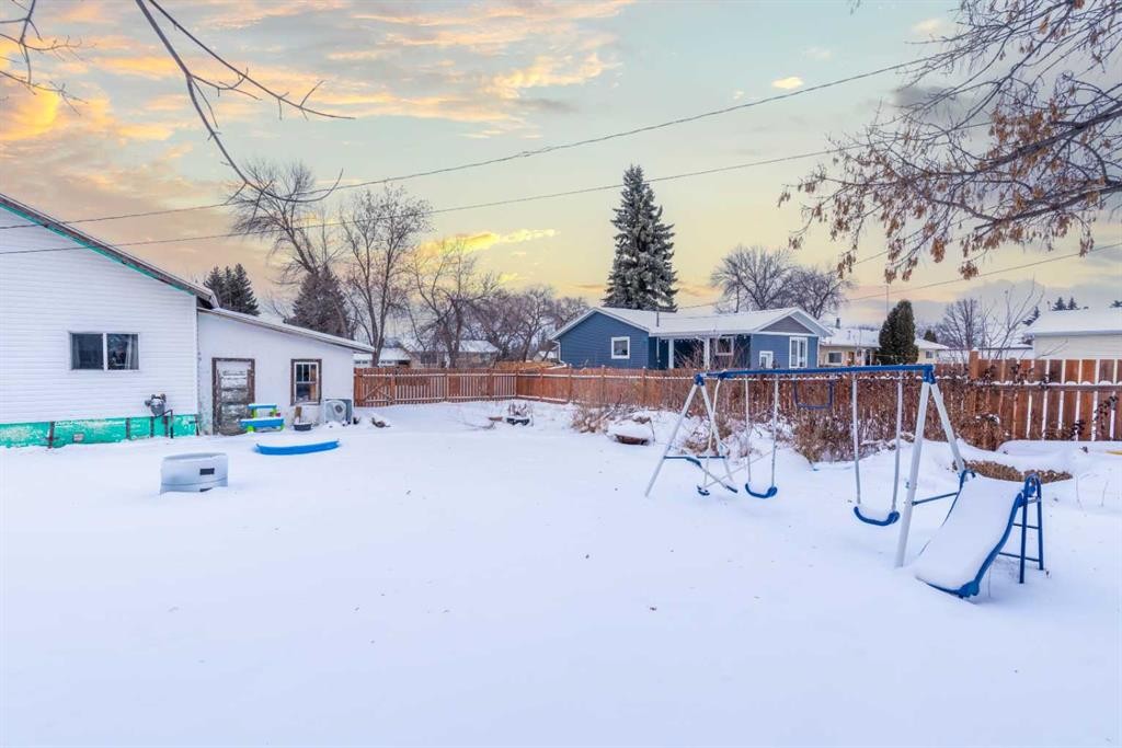 21 1 Street West, Neilburg, SK - Outdoor