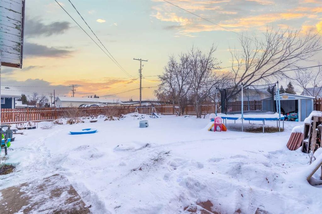 21 1 Street West, Neilburg, SK - Outdoor