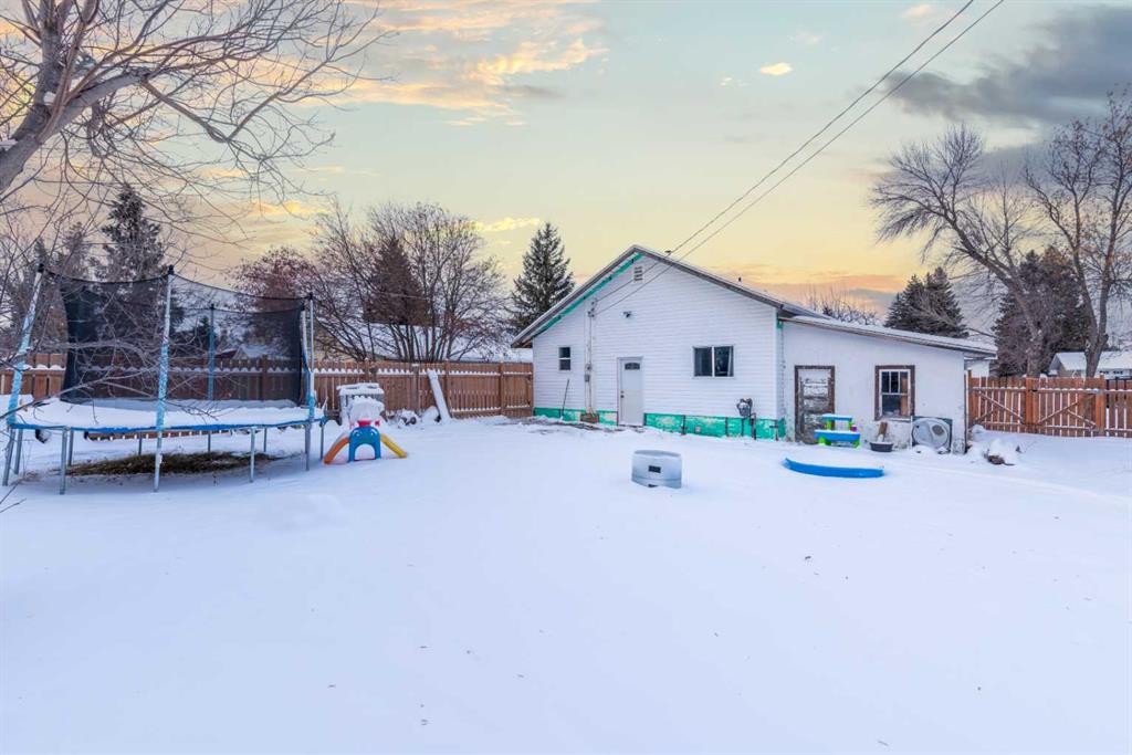 21 1 Street West, Neilburg, SK - Outdoor