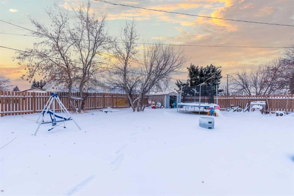 21 1 Street West, Neilburg, SK - Outdoor
