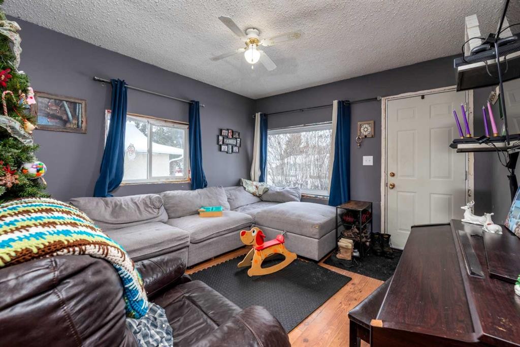 21 1 Street West, Neilburg, SK - Indoor Photo Showing Other Room