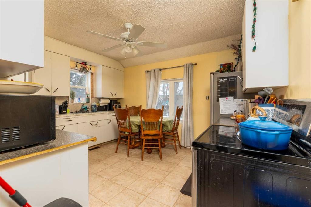 21 1 Street West, Neilburg, SK - Indoor