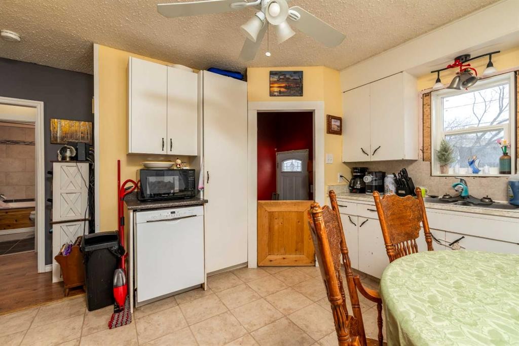 21 1 Street West, Neilburg, SK - Indoor