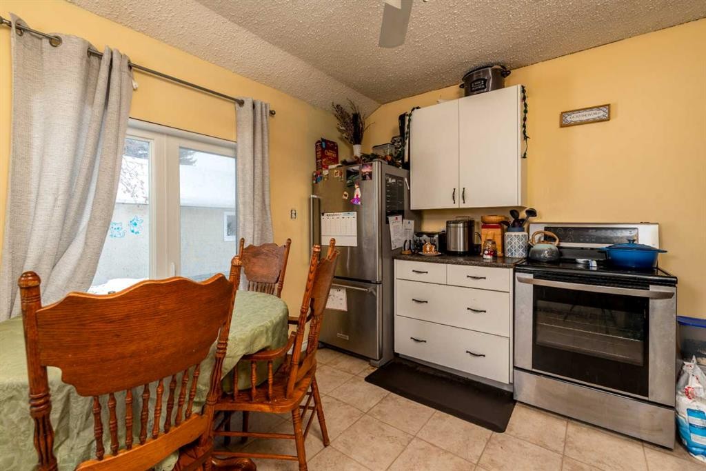 21 1 Street West, Neilburg, SK - Indoor Photo Showing Dining Room