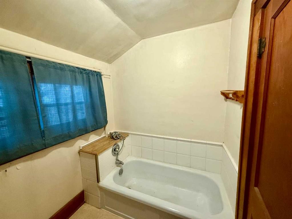 5115 46 Street, Provost, AB - Indoor Photo Showing Bathroom