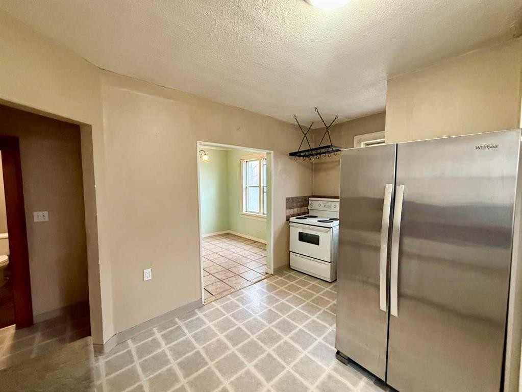 5115 46 Street, Provost, AB - Indoor Photo Showing Kitchen