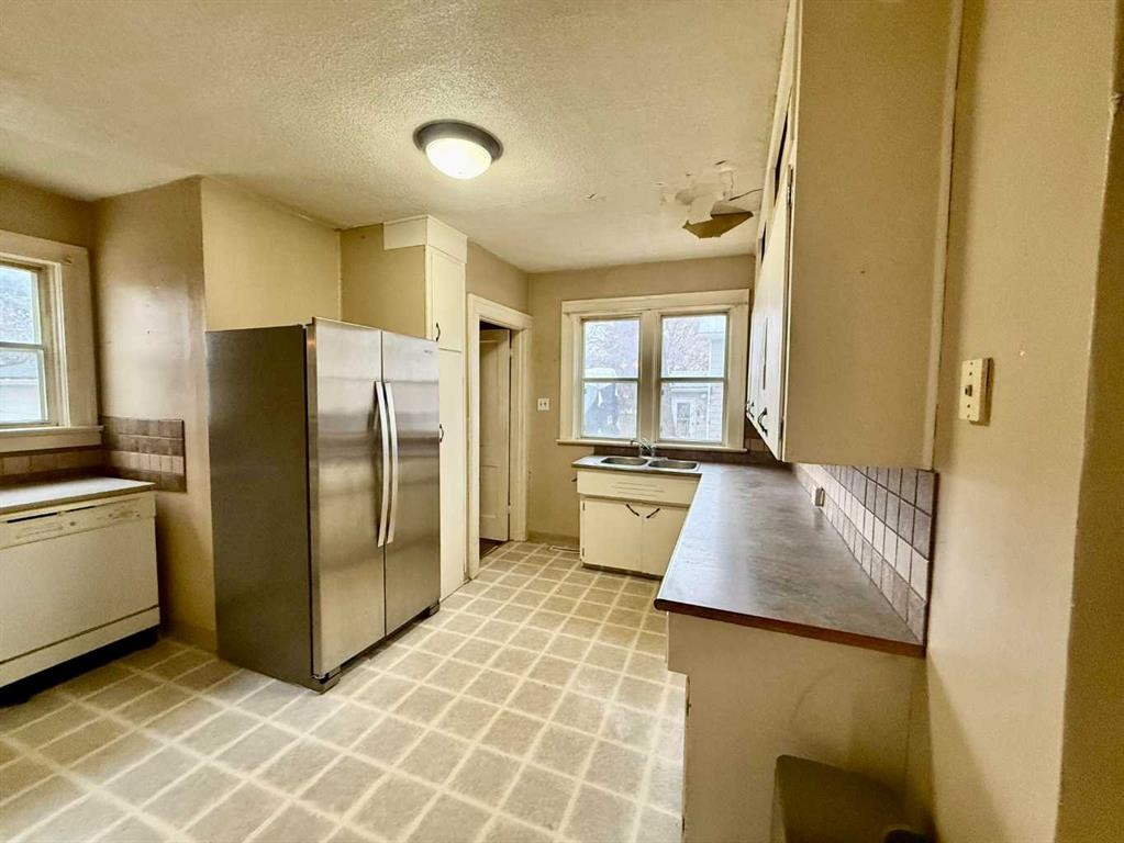 5115 46 Street, Provost, AB - Indoor