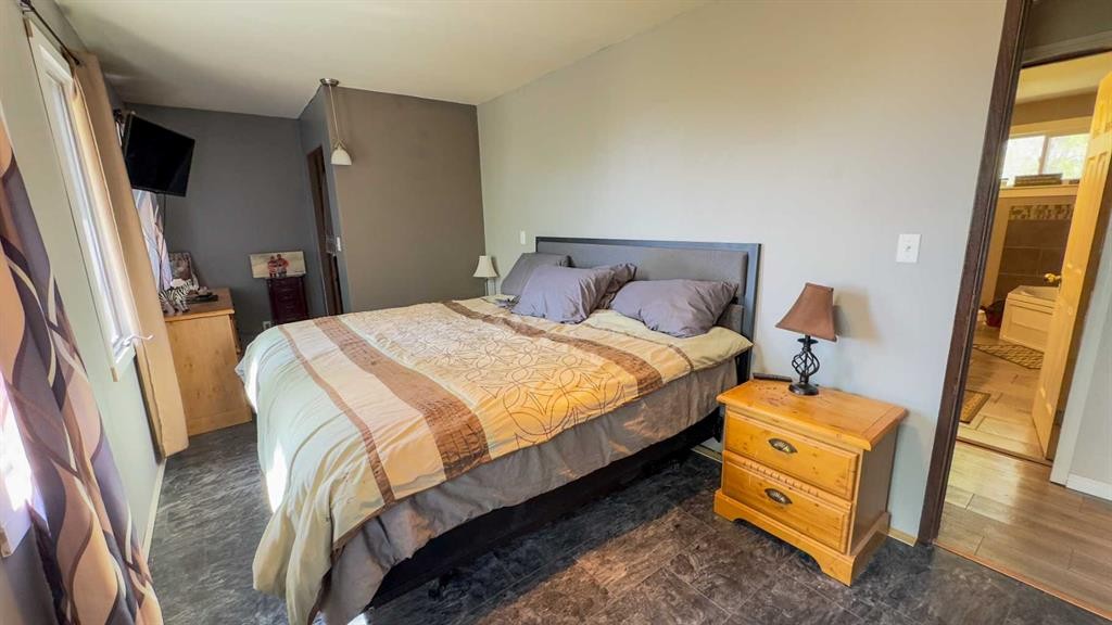 43365 Hwy 881, Hardisty, AB - Indoor Photo Showing Bedroom