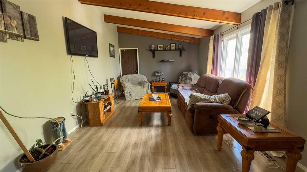 43365 Hwy 881, Hardisty, AB - Indoor