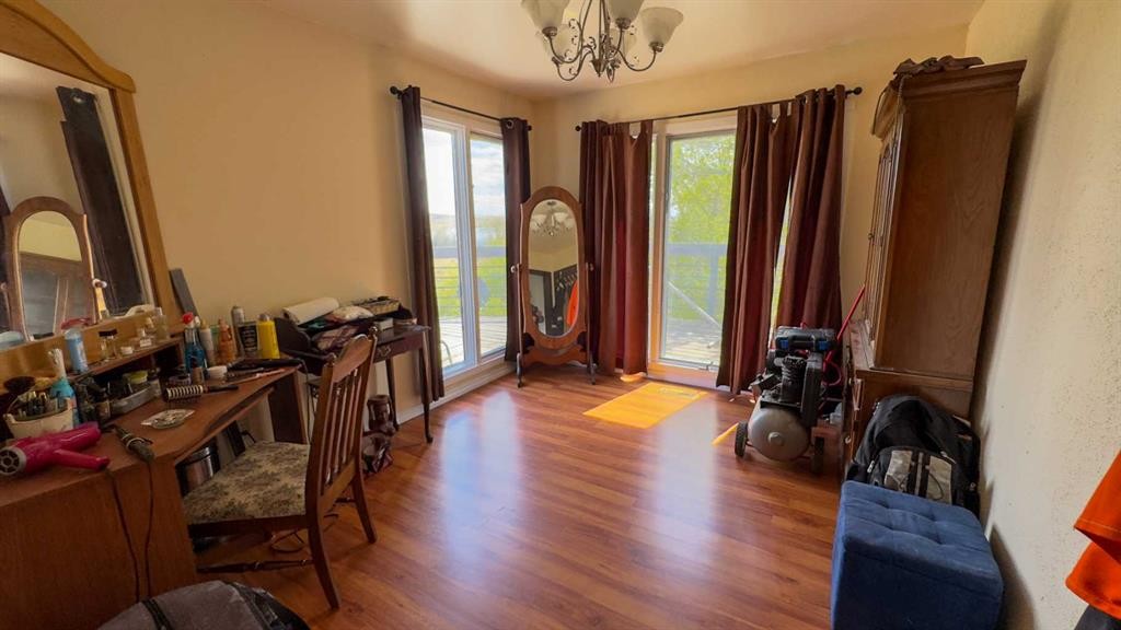 43365 Hwy 881, Hardisty, AB - Indoor