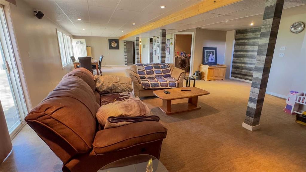 43365 Hwy 881, Hardisty, AB - Indoor