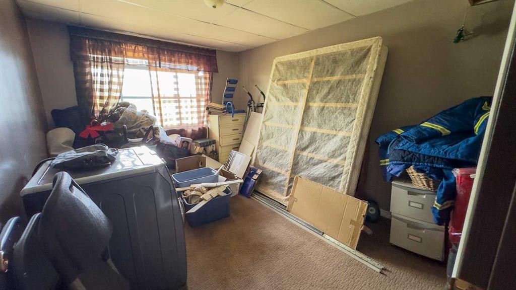 43365 Hwy 881, Hardisty, AB - Indoor