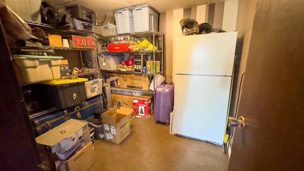 43365 Hwy 881, Hardisty, AB - Indoor