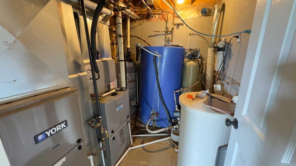 43365 Hwy 881, Hardisty, AB - Indoor Photo Showing Basement