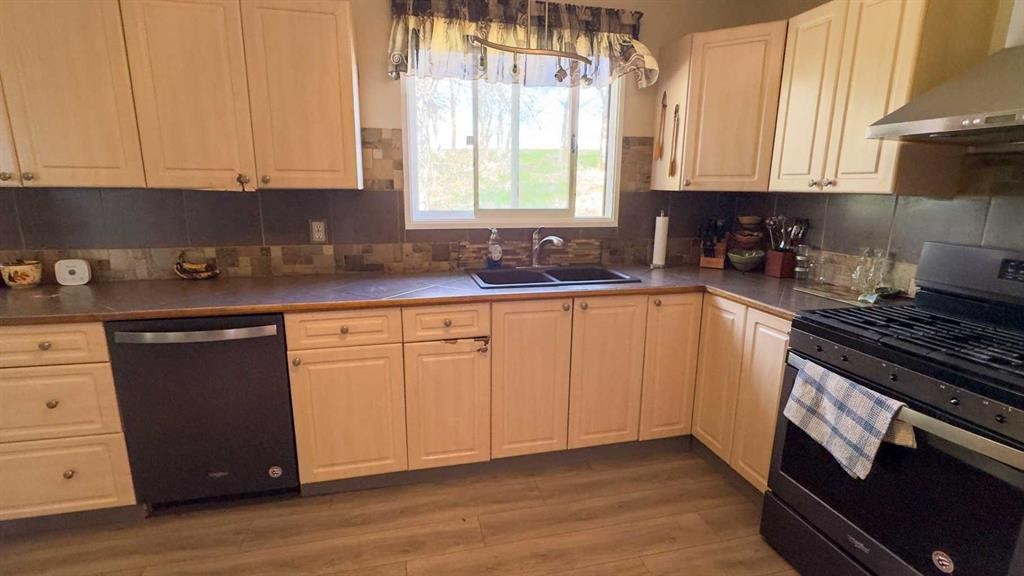 43365 Hwy 881, Hardisty, AB - Indoor Photo Showing Kitchen With Double Sink