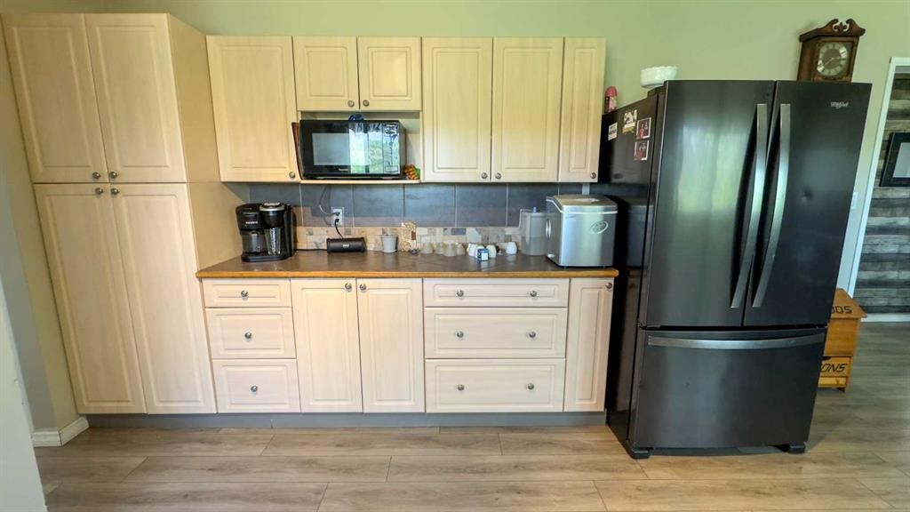 43365 Hwy 881, Hardisty, AB - Indoor Photo Showing Kitchen