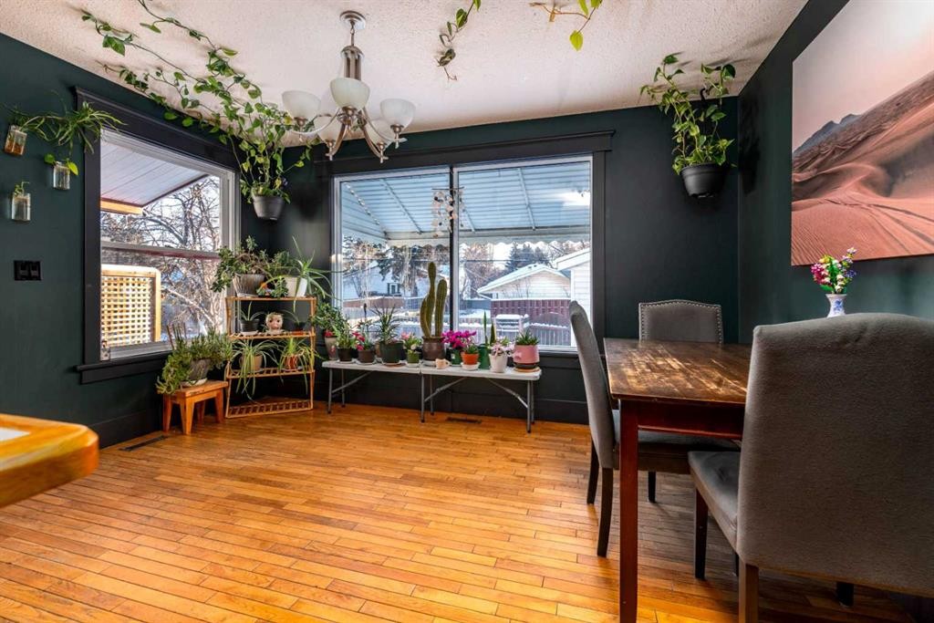 5317 49 Street, Lloydminster, AB - Indoor Photo Showing Dining Room
