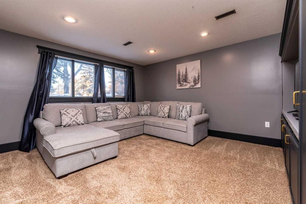 5317 49 Street, Lloydminster, AB - Indoor Photo Showing Other Room