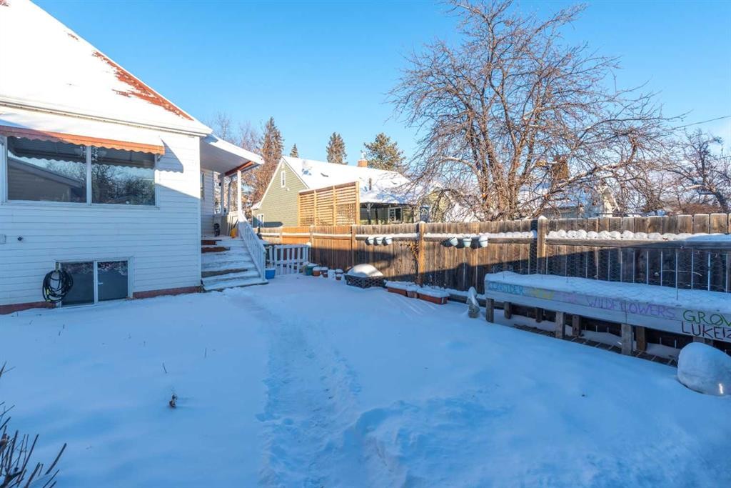 5317 49 Street, Lloydminster, AB - Outdoor