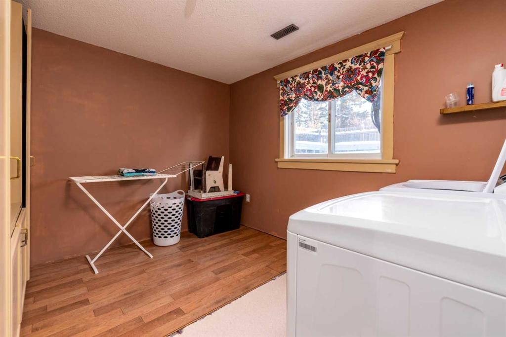 5317 49 Street, Lloydminster, AB - Indoor