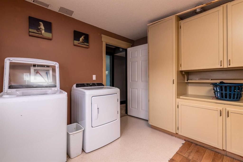 5317 49 Street, Lloydminster, AB - Indoor Photo Showing Laundry Room