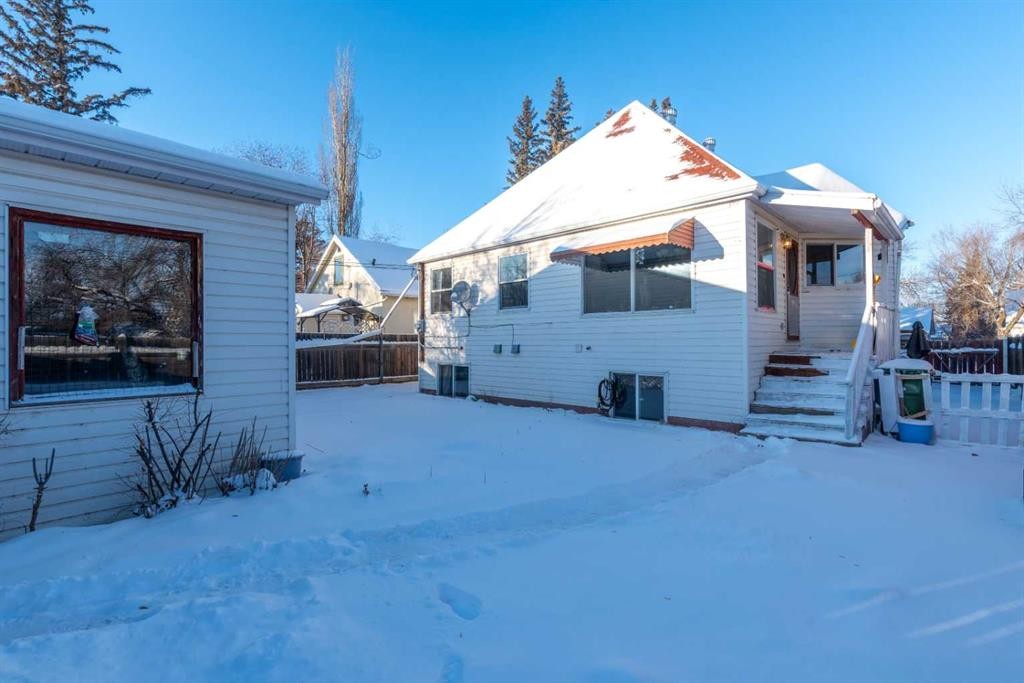 5317 49 Street, Lloydminster, AB - Outdoor