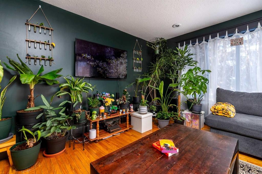 5317 49 Street, Lloydminster, AB - Indoor