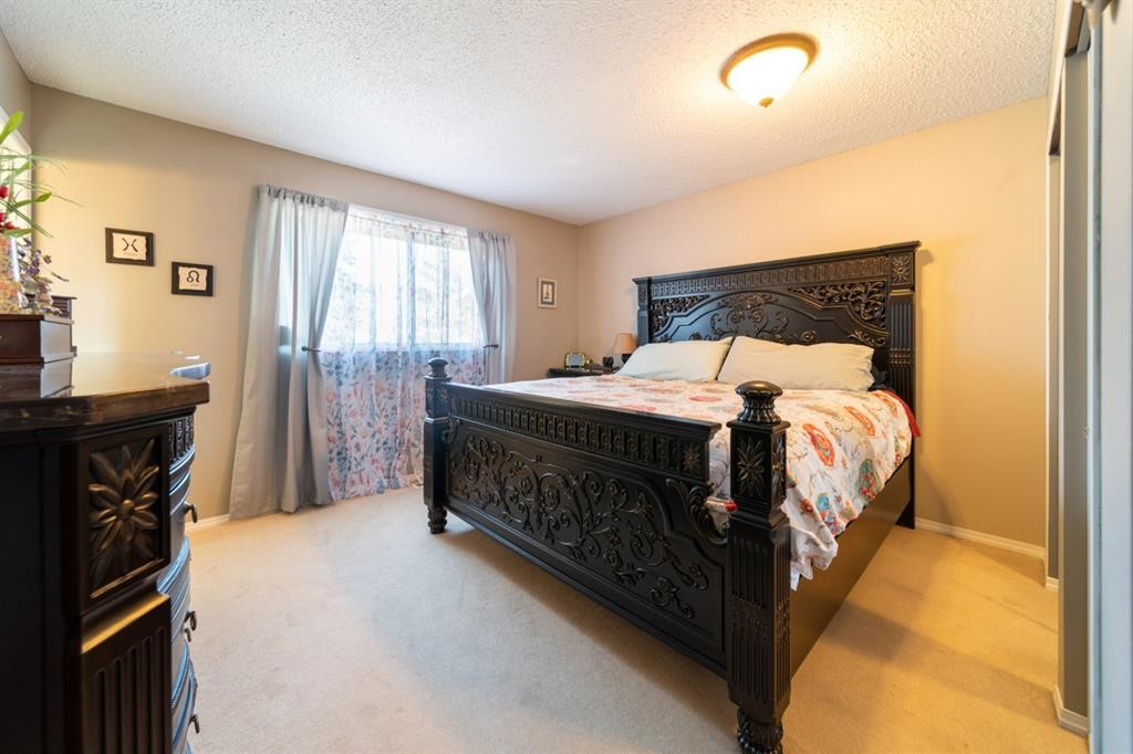 517 2 Street Crescent, Wainwright, AB - Indoor Photo Showing Bedroom