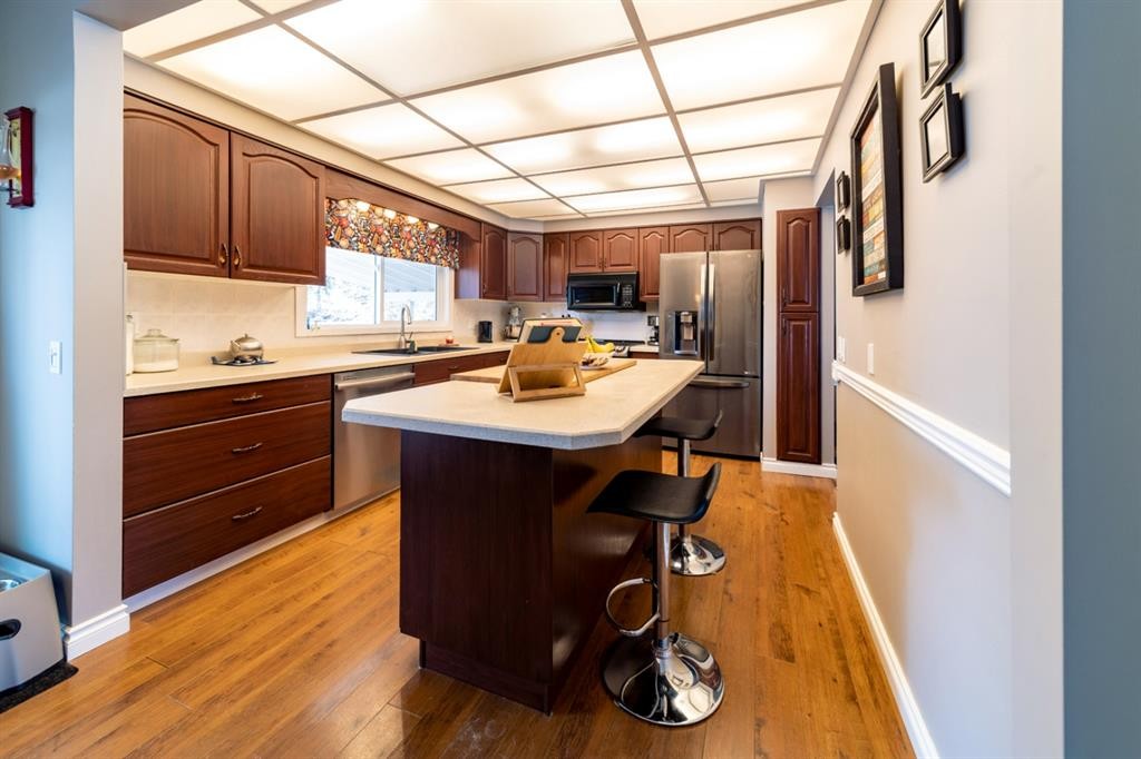 517 2 Street Crescent, Wainwright, AB - Indoor Photo Showing Kitchen