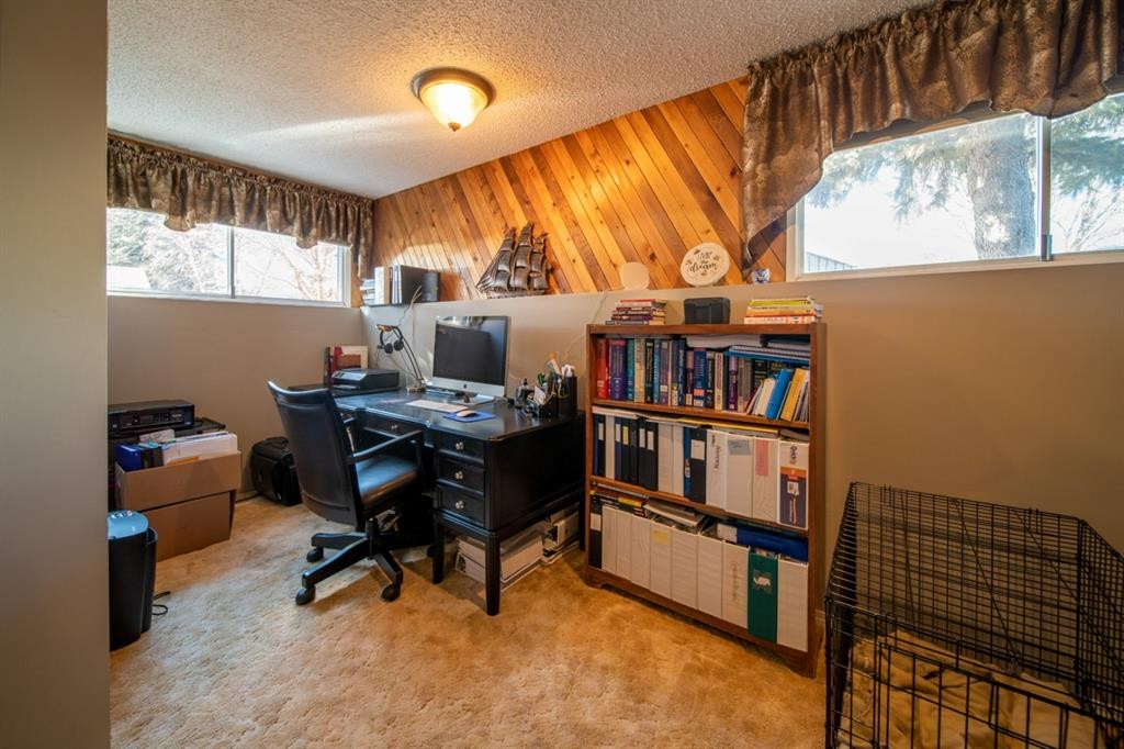 517 2 Street Crescent, Wainwright, AB - Indoor Photo Showing Office