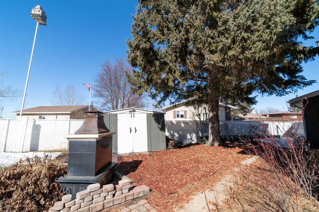 517 2 Street Crescent, Wainwright, AB - Outdoor