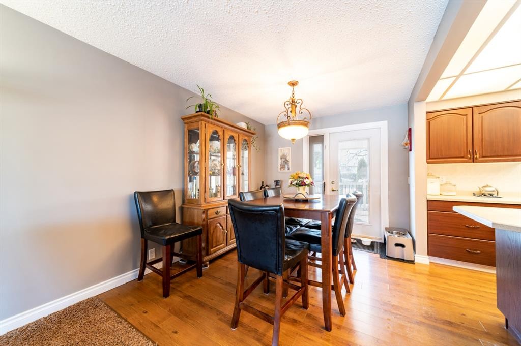 517 2 Street Crescent, Wainwright, AB - Indoor Photo Showing Dining Room