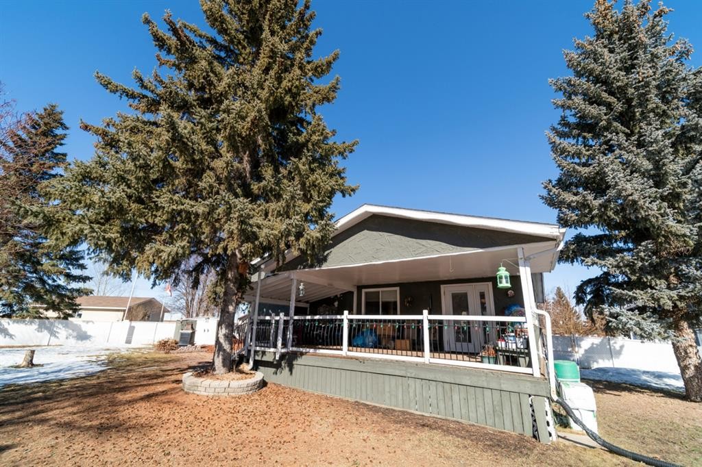 517 2 Street Crescent, Wainwright, AB - Outdoor With Deck Patio Veranda