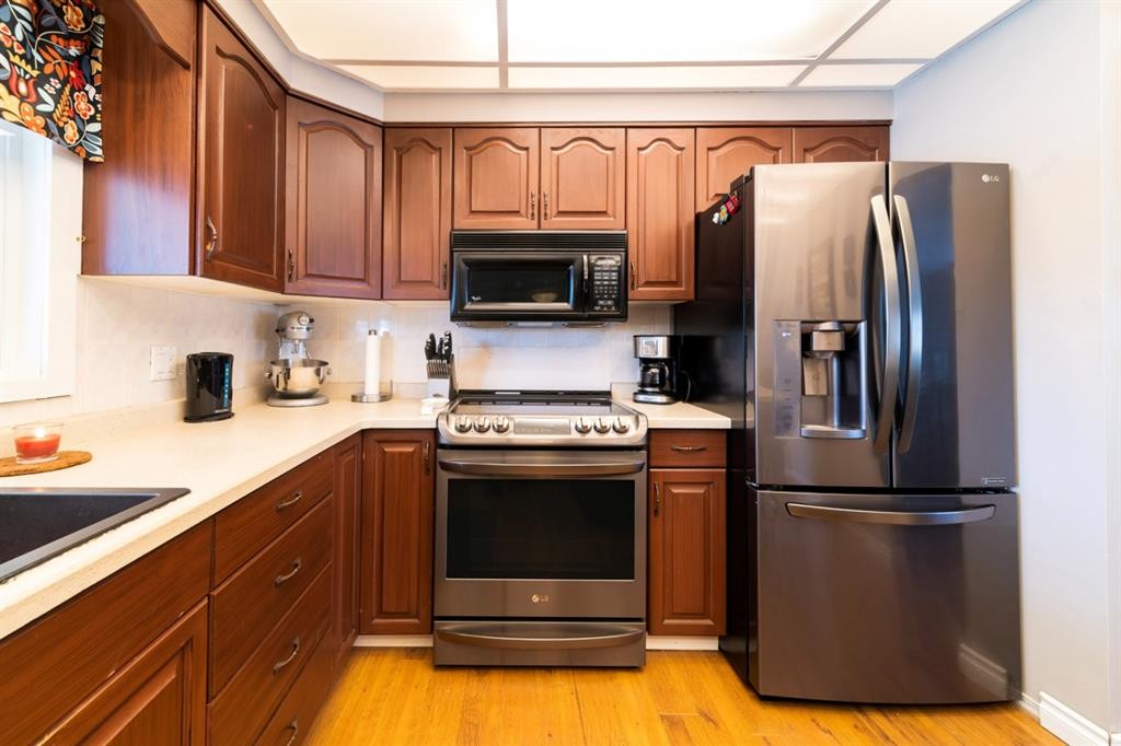 517 2 Street Crescent, Wainwright, AB - Indoor Photo Showing Kitchen