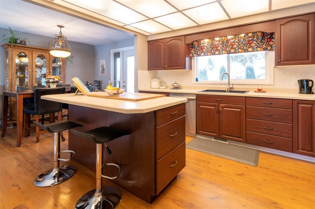 517 2 Street Crescent, Wainwright, AB - Indoor