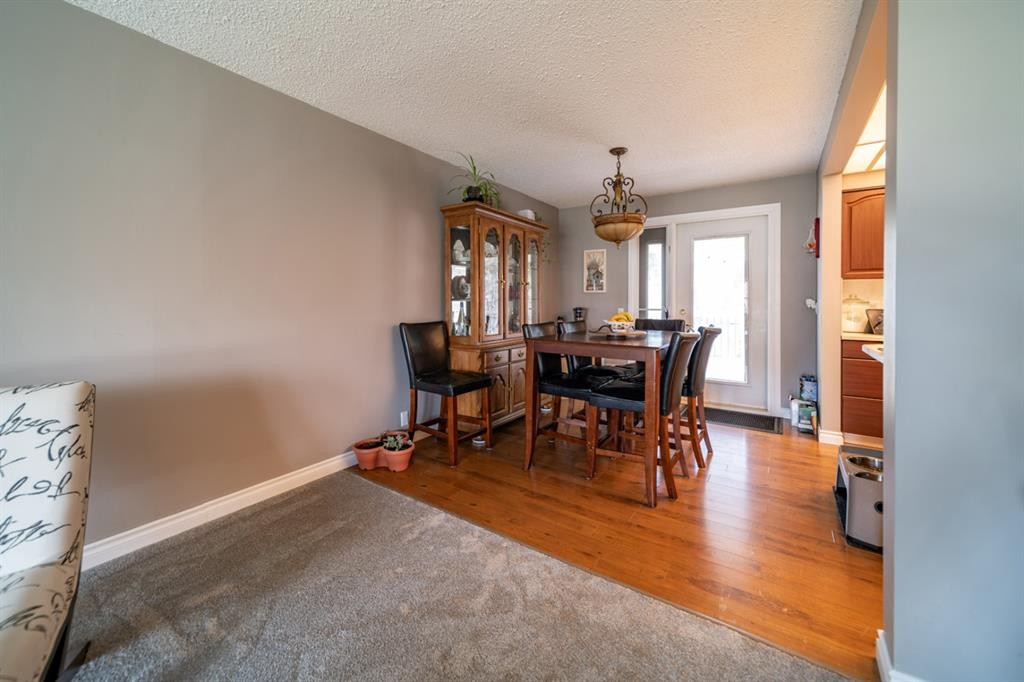 517 2 Street Crescent, Wainwright, AB - Indoor Photo Showing Dining Room