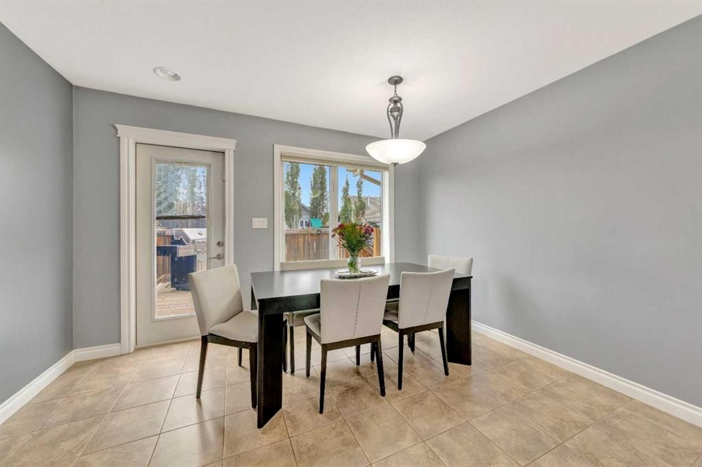 1607 54 Avenue Close, Lloydminster, AB - Indoor Photo Showing Dining Room