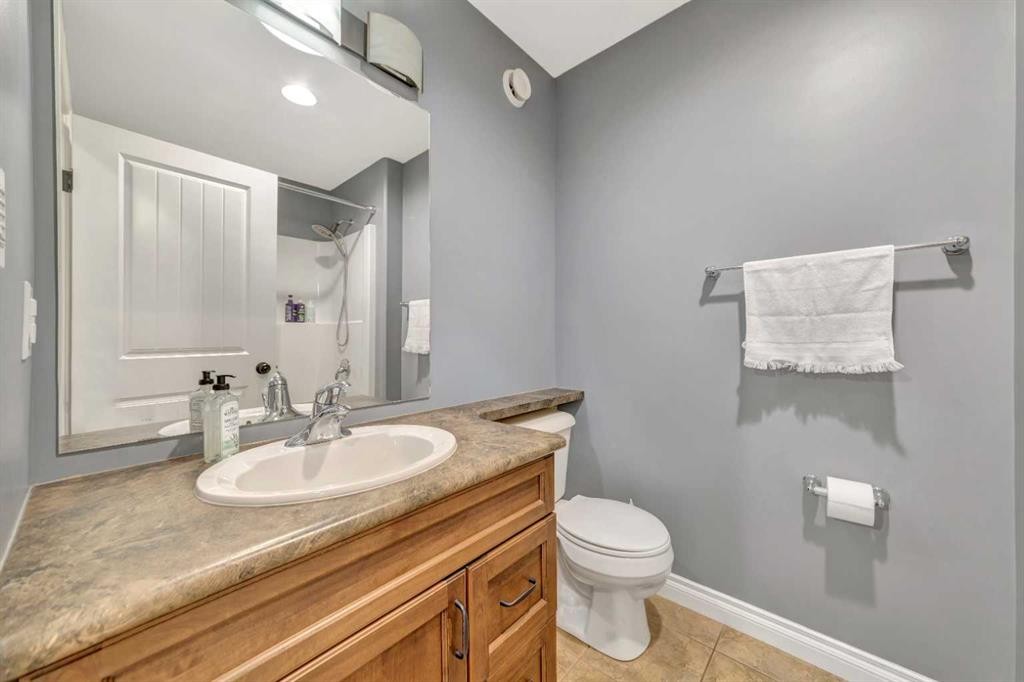 1607 54 Avenue Close, Lloydminster, AB - Indoor Photo Showing Bathroom