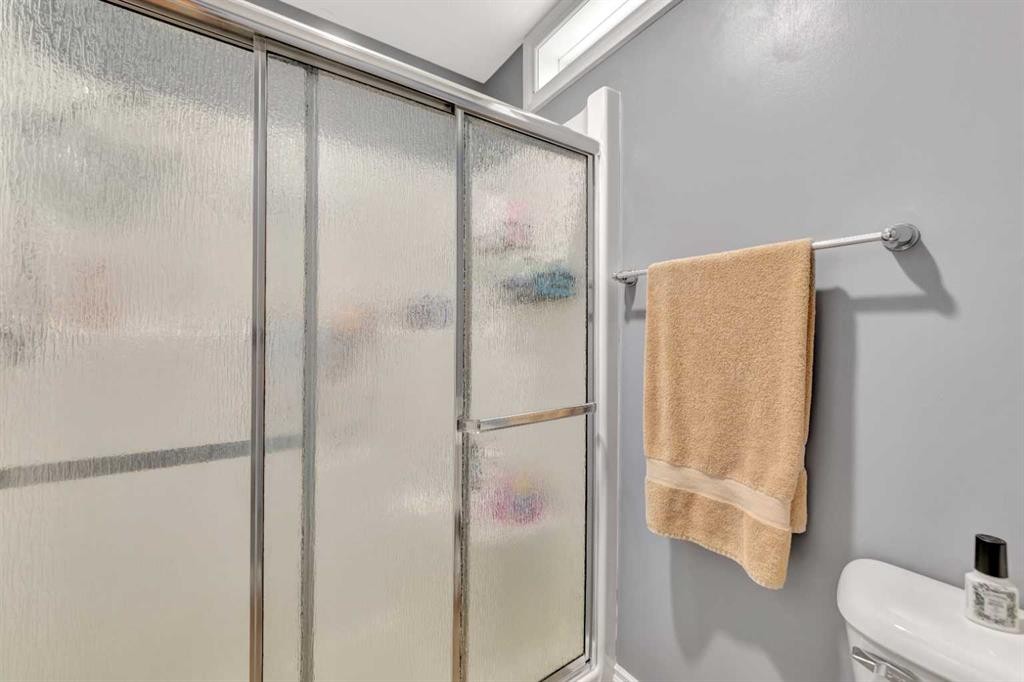 1607 54 Avenue Close, Lloydminster, AB - Indoor Photo Showing Bathroom