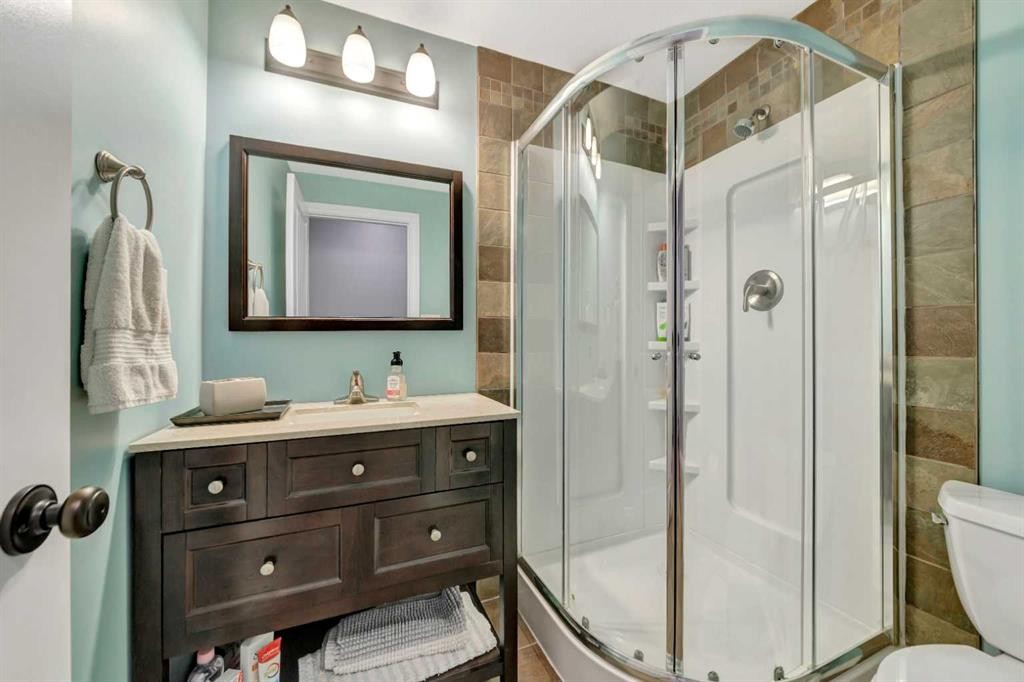 1607 54 Avenue Close, Lloydminster, AB - Indoor Photo Showing Bathroom