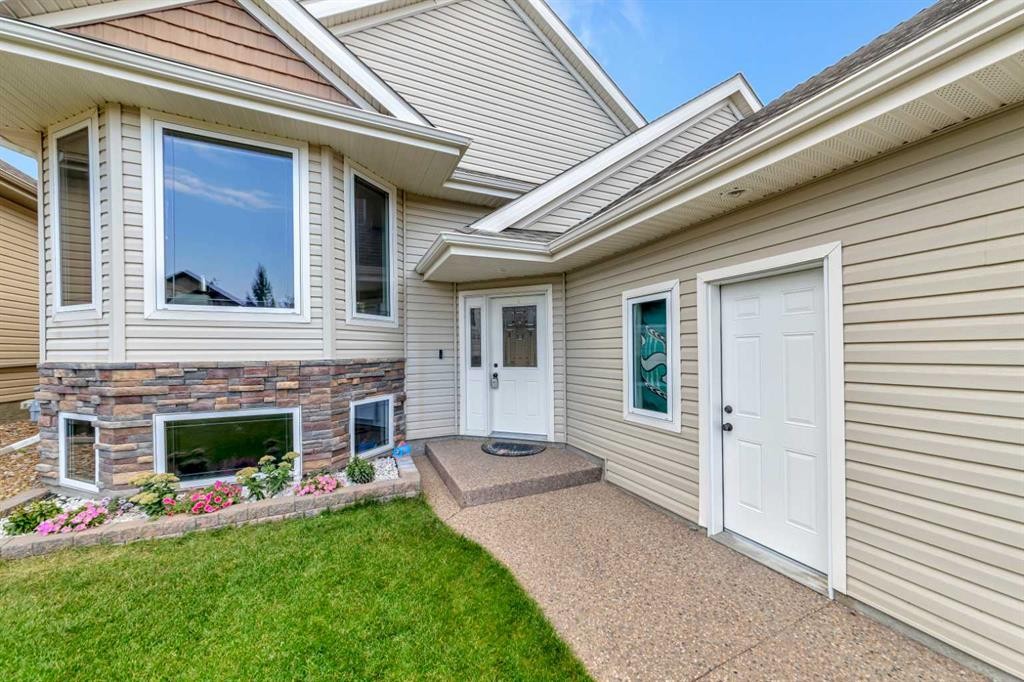 1607 54 Avenue Close, Lloydminster, AB - Outdoor